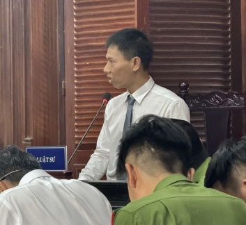 Tham gia bào chữa vụ án 