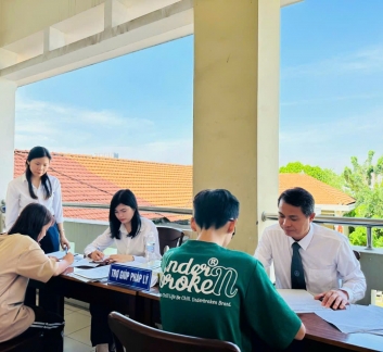 Luật sư công ty tham gia tư vấn pháp lý miễn phí